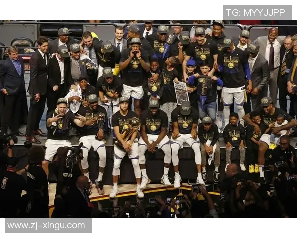 勇士与骑士激战12月6日NBA赛场精彩对决引发球迷热议 勇士与骑士激战12月6日NBA赛场精彩对决引发球迷热议